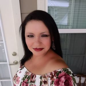 Meet your Posher, Mona